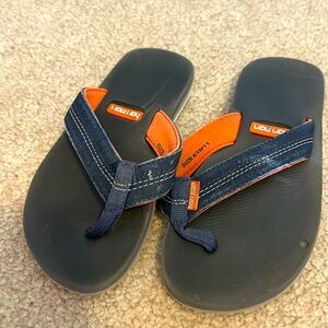 Boys toddler flip flops size 10/11
